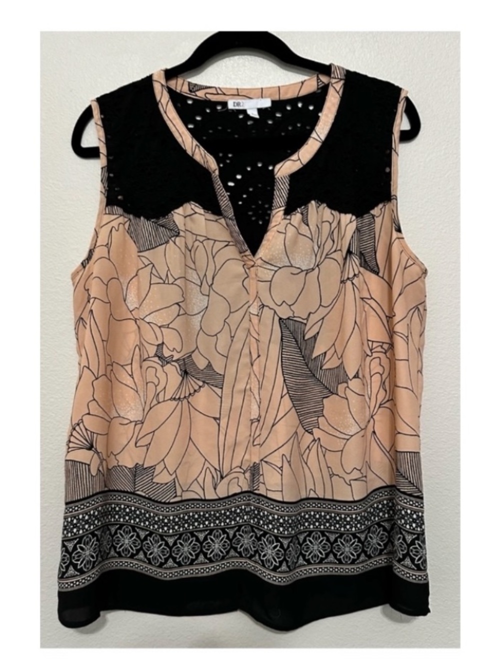 DR2 size large Black Floral Border Sleeveless Camisole Top